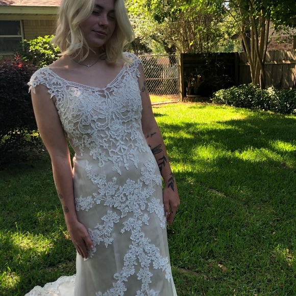 Wedding Dress - Picture 5 of 8